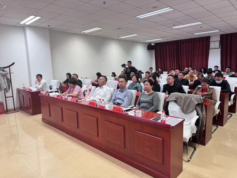 11.乌海市工商联举办惠企政策解读暨民营企业家同心宣讲活动2
